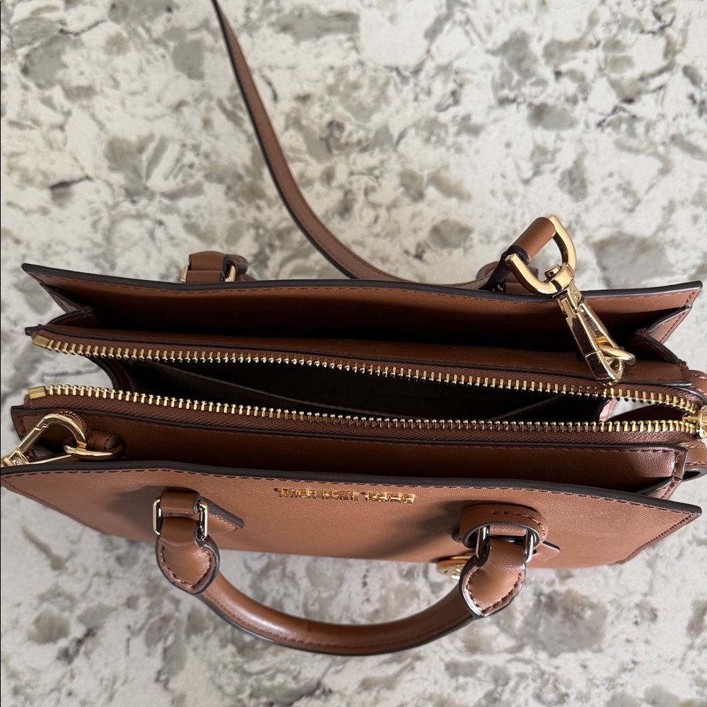 Michael Kors Tan Leather Handbag small Shelia - Picture 5 of 8